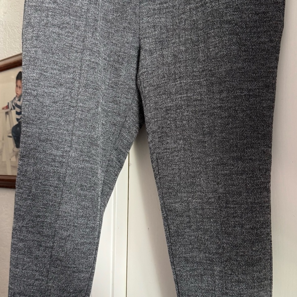 Chico's Women's Gray Capris